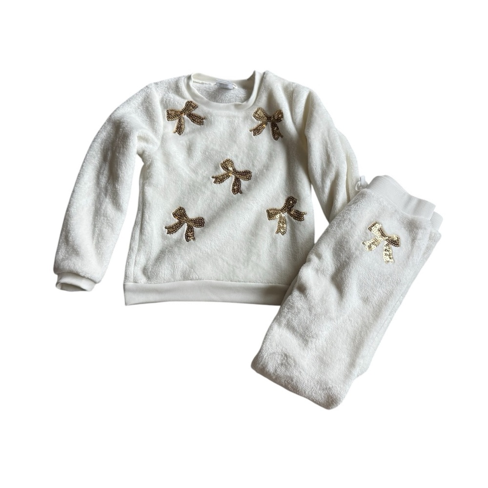 Derek heart Cozy White Set with Gold Accents